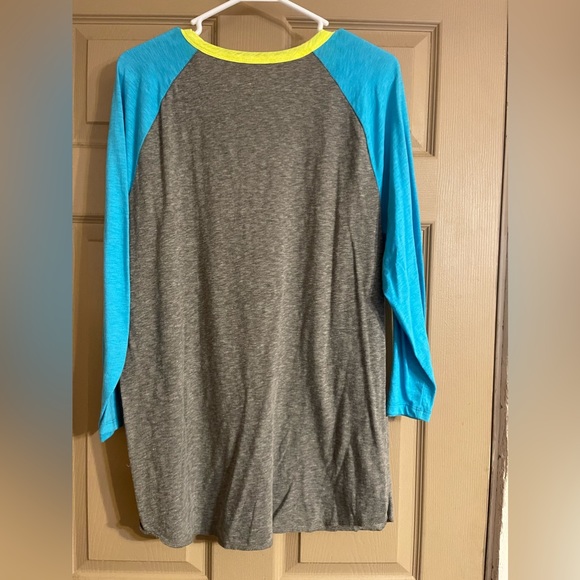 American Eagle, three button three-quarter Henley. Size large. - Picture 2 of 3